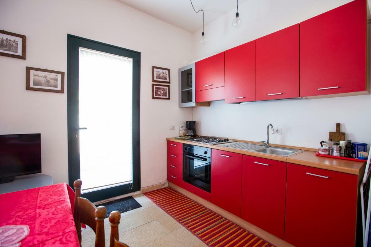 Апартаменти Red Flat Барі-Сардо Екстер'єр фото